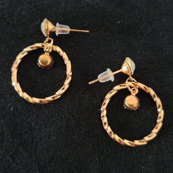 Elegant Gold Dangle Earring